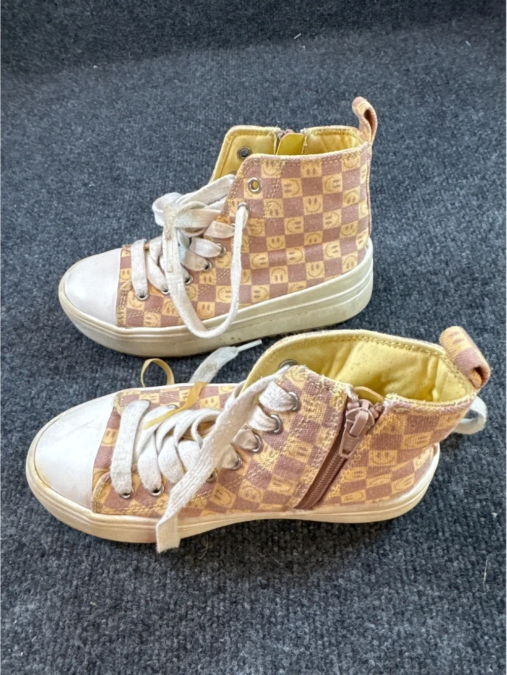 Art Class Kids Size 1 Yellow Pink Checkerboard High Top Sneakers Side Zip Shoes